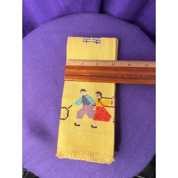 Vintages, Set of Two (2), Identical Tea Towels/Guest Towels w Hand Embroidery. - Picture 2 of 11